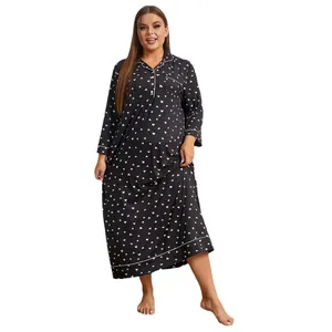 Camicia da notte taglie forti a maniche lunghe con elegante stampa a cuori bianchi