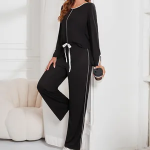 Ensemble de pyjama noir à manches longues pour femmes avec passepoil blanc chic