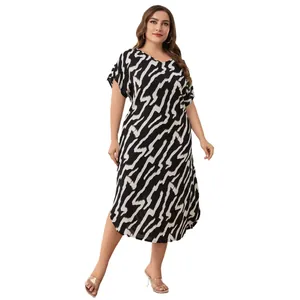Plus size women's short sleeve nightgown with abstract black and white pattern