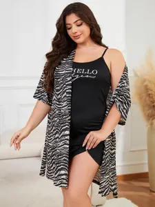 Zweiteiliges Schlafanzug-Set in Übergröße mit Zebra-Print-Robe und Nachthemd