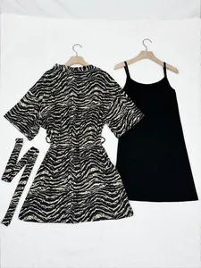 Zweiteiliges Schlafanzug-Set: Plus Size Morgenmantel mit Zebramuster und Unterkleid