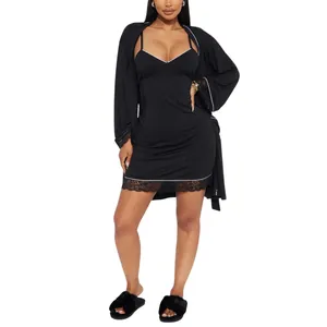 Ensemble de nuit sexy deux pièces noir avec bordure en dentelle et robe assortie