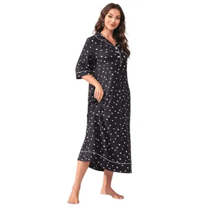 Komfortables Damen Nachthemd in Schwarz mit weißem Herzprint und 3/4-Ärmeln Loungewear