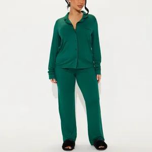Ensemble de pyjama vert émeraude pour femme avec chemise à manches longues et pantalon