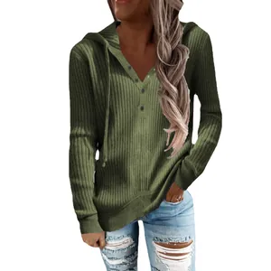 Sudadera de punto acanalado verde oliva para mujer con capucha y cuello en V abotonado