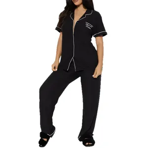 Pyjama noir élégant à manches courtes avec liseré blanc et broderie 'Blessed Mama'