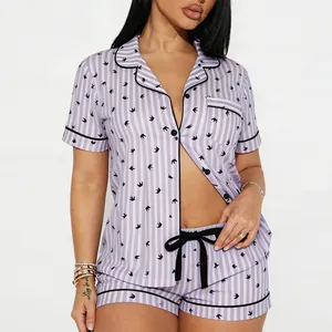Ensemble pyjama d'été rayé violet pour femme avec imprimé hirondelles et short