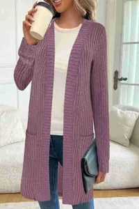 Eleganter mauvefarbener langer Strickmantel für Damen mit praktischen Seitentaschen