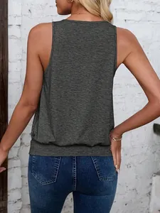 Vue arrière d'un débardeur décontracté gris foncé sans manches pour la mode d'été