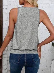 Vue arrière d'un débardeur gris décontracté sans manches pour femme sur un mannequin