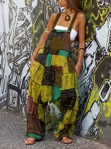 Mono de harén hippie boho con retazos y estampados tribales en modelo femenina