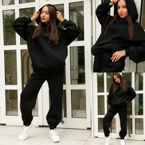 Collage de détails d'un ensemble de sweat à capuche et pantalon noir sous plusieurs angles