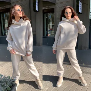 Ensemble deux pièces sweat à capuche et pantalon de jogging beige pour femme