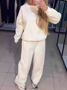 Ensemble décontracté pour femme avec sweat à col rond et pantalon ornés de strass brillants