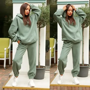 Ensemble deux pièces sweat à capuche oversize vert sauge et pantalon de jogging assorti