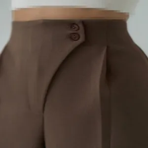 Braune Hose mit hoher Taille und geradem Bein für Damen, mit doppeltem Knopfverschluss am Bund