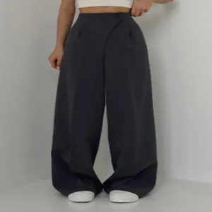 Damen-Hose mit hoher Taille und weitem Bein mit asymmetrischem Knopfverschluss