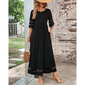 Elegante vestido largo negro de talla grande con parches de malla y bolsillos laterales