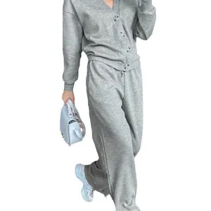 Conjunto de chándal de punto gris con cárdigan con cuello en V y pantalones de pierna ancha