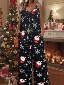 Detailansicht eines Damen-Weihnachts-Jumpsuits mit Weihnachtsmann und Schneeflocken