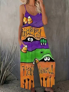 Detailansicht eines lässigen Halloween-Jumpsuits für Damen mit lebendigen Festprints.