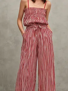 Ensemble deux pièces chic à rayures rouges et blanches avec haut bustier et pantalon large