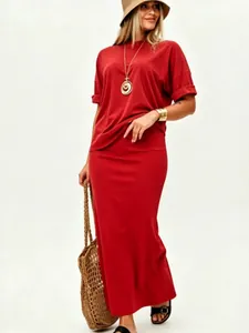 Elegant red two-piece leisure set with a loose t-shirt and long skirt for women