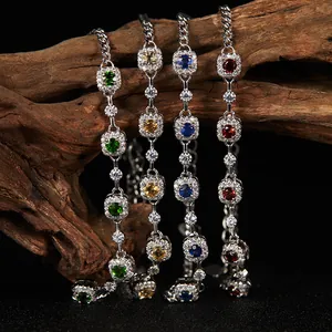 Vista detallada de pulseras de plata S925 con piedras preciosas de colores en engaste halo.