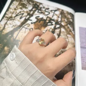 Elegante anello in argento sterling S925 con topazio giallo e raffinati dettagli a foglia