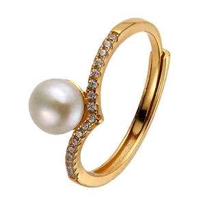Elegant V-shaped gold plated silver ring with natural freshwater pearl and zircons
