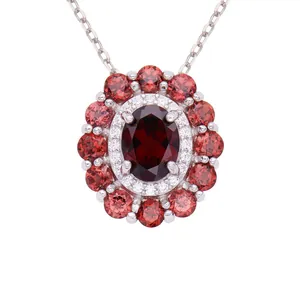S925 Sterling Silber Blumenkette mit einem ovalen, granatfarbenen Edelsteinanhänger
