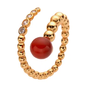 Elegante anillo en espiral de plata S925 con ágata roja y circonitas brillantes incrustadas