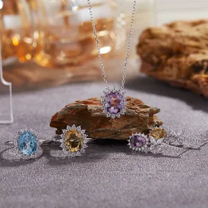 Parure de bijoux raffinée en argent sterling avec améthyste et topaze sur rochers.
