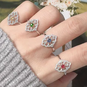 Eleganti anelli in argento sterling S925 con gemme naturali vivaci e design floreale unico