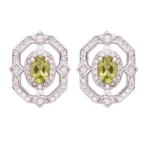 Eleganti orecchini a lobo in argento 925 con pietra verde e halo di zirconi brillanti