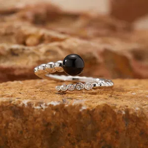 Eleganter S925 Sterlingsilber Ring mit schwarzem Achat und glitzerndem Zirkonia
