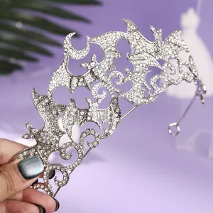 Corona gótica de murciélago plateada con brillantes diamantes para disfraces de Halloween