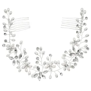 Accesorio de pelo para novia hecho a mano con perlas y pedrería en hilo de plata y peines