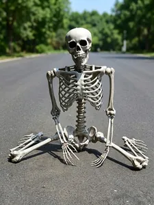 Realistische lebensgroße Skelettfigur aus Kunststoff für Halloween-Außendekorationen
