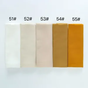 Vista detallada de bufandas de gasa de perlas en colores lisos del 51# al 55#