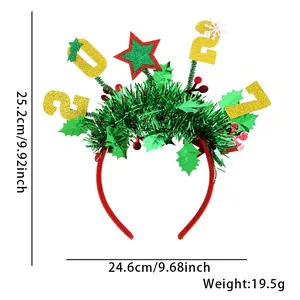 Cerchietto natalizio festivo in ghirlanda verde con stella e numeri glitterati dorati 2021