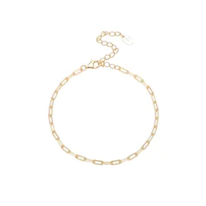 Close-up detail of a minimalist gold-plated S925 sterling silver paperclip chain bracelet