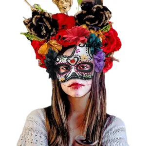 Mexikanische Tag der Toten Maske mit einer Krone aus roten und schwarzen Rosen für Cosplay