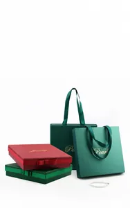 Schmuck-Geschenkbox-Set mit passenden Papiertüten in Grün und Rot für Halsketten