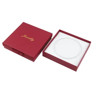 Élégant coffret cadeau à bijoux carré rouge pour colliers avec lettrage doré