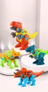 Gros plan de jouets de dinosaures DIY à démonter avec des vis et des pièces colorées