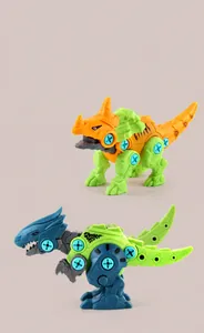 Détail d'un jouet dinosaure à démonter avec des membres et des articulations flexibles.