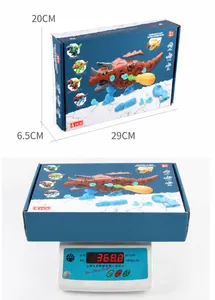 Détail du jouet dinosaure DIY montrant les dimensions du colis et le poids sur l'échelle.