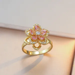 Bague fleur de bauhinia élégante plaquée or avec cristaux de zircon rose et blanc éclatants