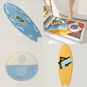 Tappetini da bagno floccati assorbenti e antiscivolo a forma di tavola da surf e conchiglia